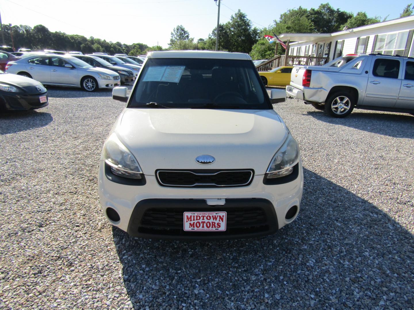 2013 CREAM Kia Soul (KNDJT2A54D7) , Automatic transmission, located at 15016 S Hwy 231, Midland City, AL, 36350, (334) 983-3001, 31.306210, -85.495277 - Photo#1